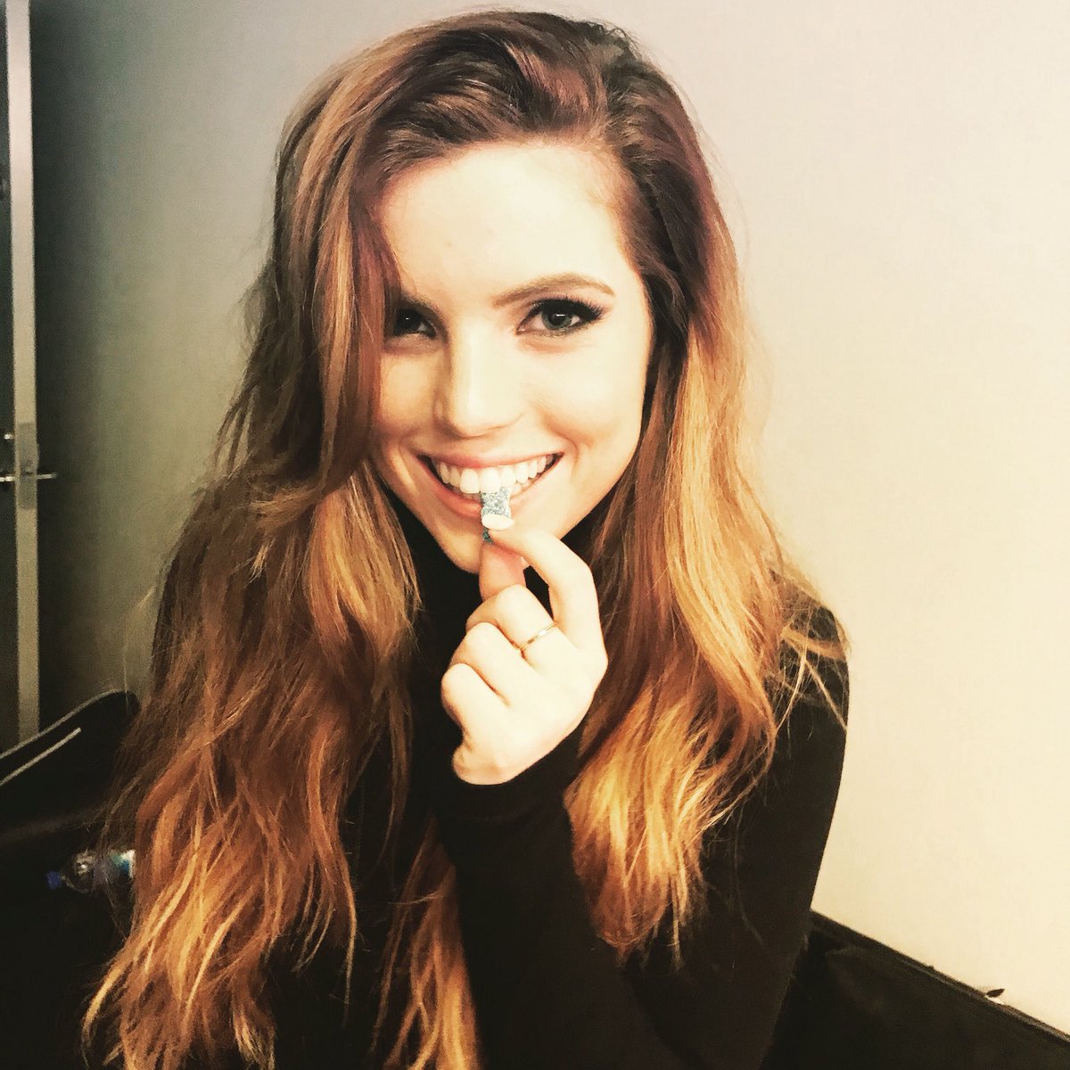 Sydney Sierota - Lead Singer of Echosmith