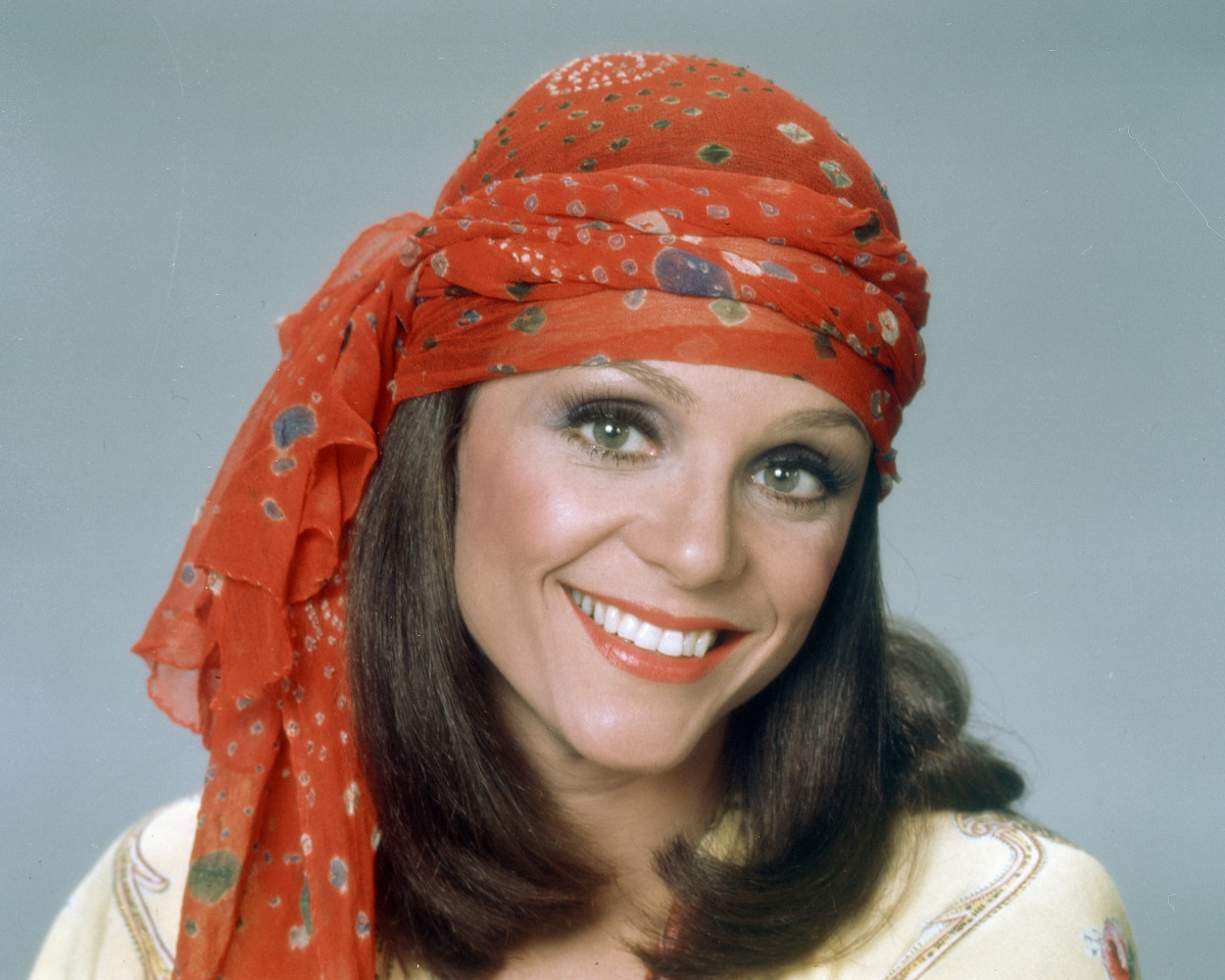Valerie Harper as Rhoda Morgenstern